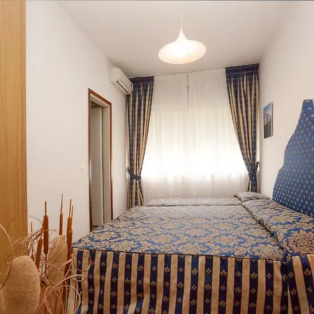 Otel Rivamare 2*